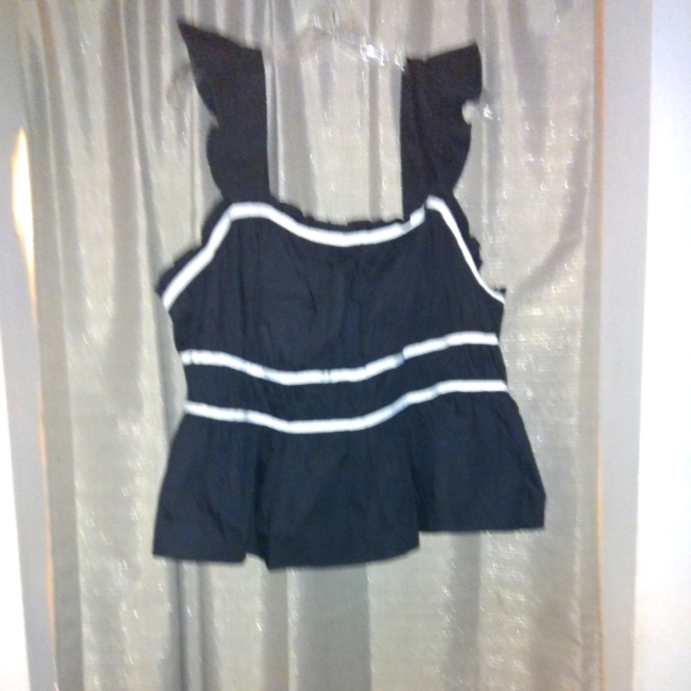 Black/White ruffle sleeve top 3x ( new)